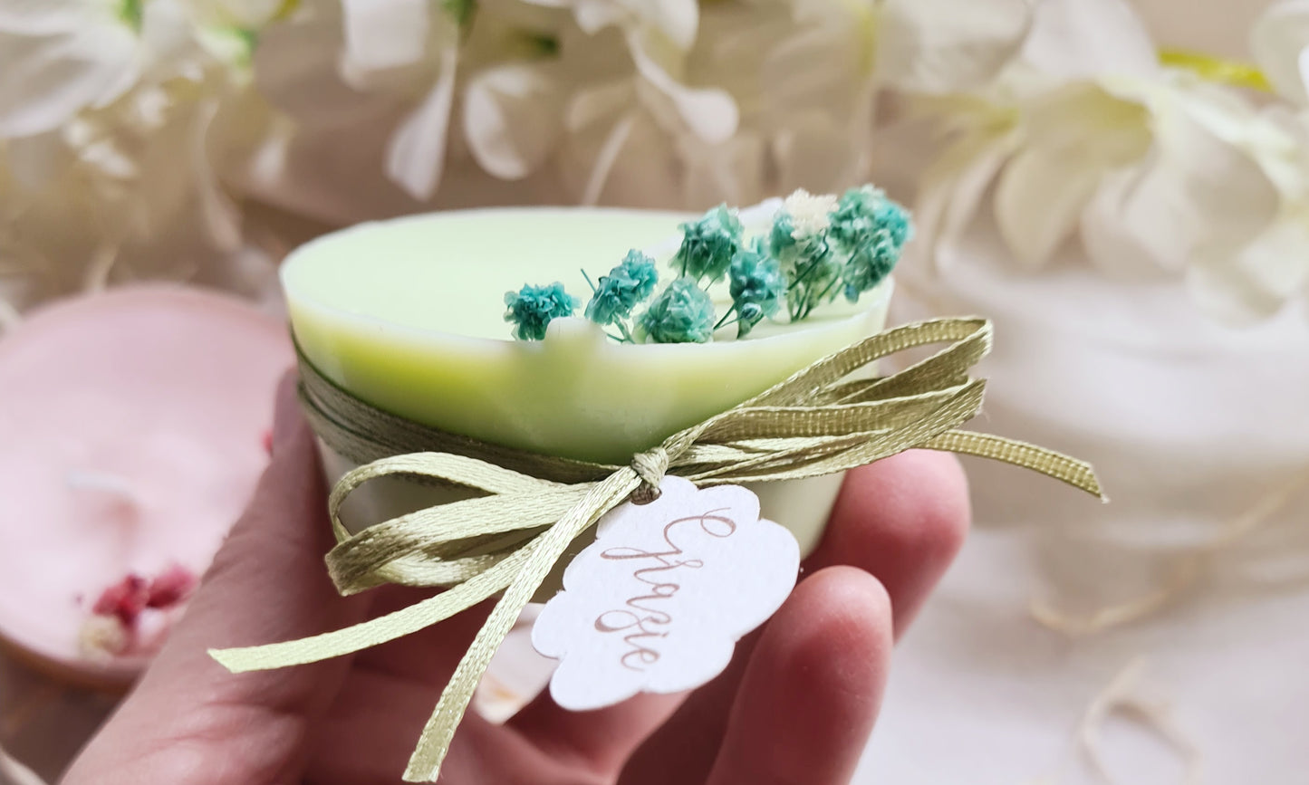 1 Candela segnaposto rotonda ,con fiori secchi ,fiocco e biglietto,bomboniera cera di soia,profumata,personalizzabile