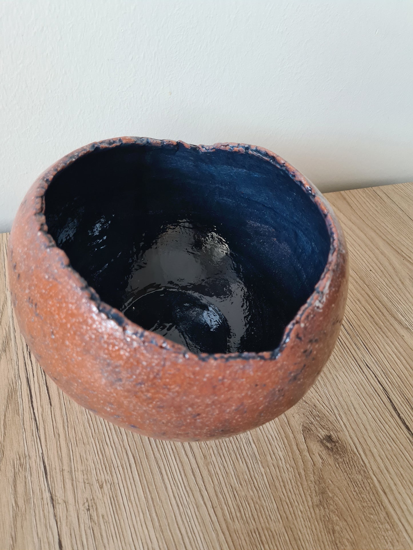 Vaso testurizzato fatto a mano, vaso rotondo,vaso in ceramica marrone,smalto blu,arredamento