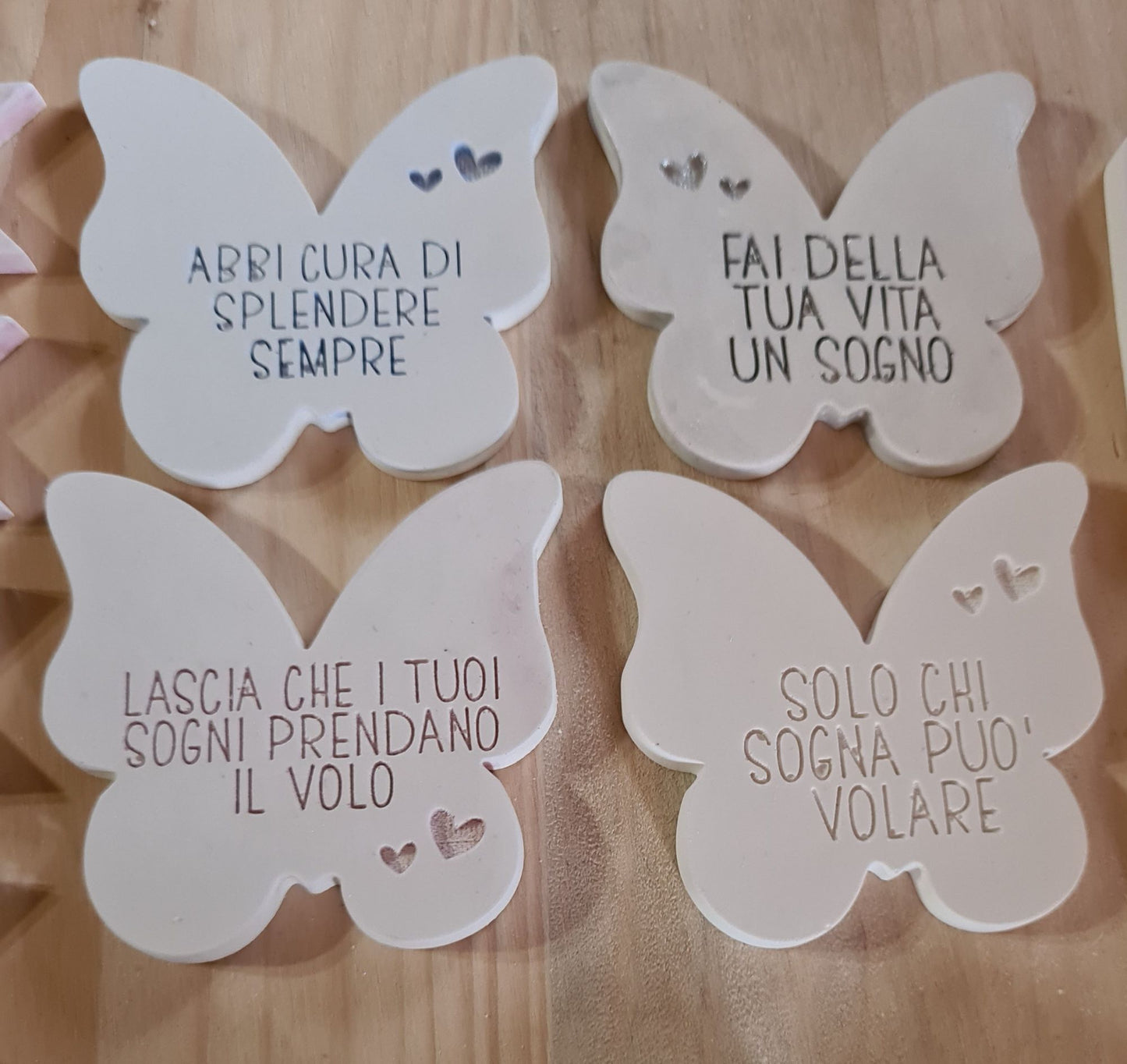 10 Gessetti profumati farfalle con frasi miste misure 6x6 cm