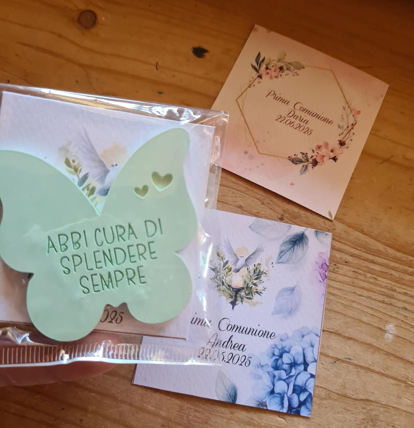 1 pz Calamita segnaposto,bomboniera farfalla, farfalle con frase, ringraziamenti,gessetto colorato battesimo,compleanno,nascita (Copia)