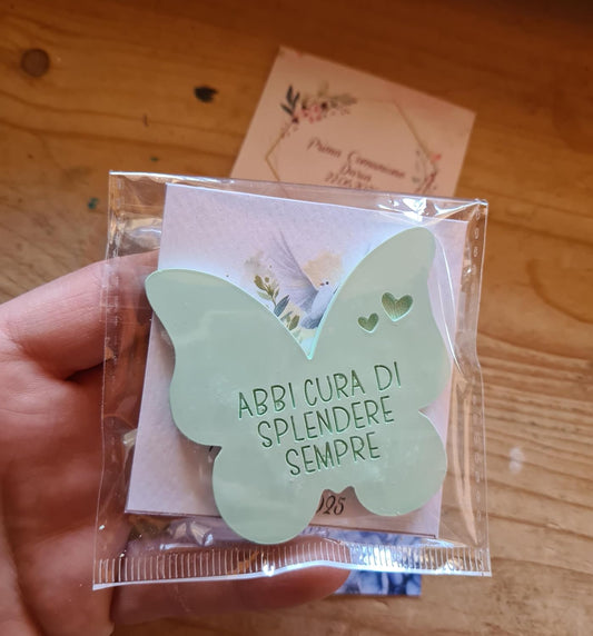 1 pz Calamita segnaposto,bomboniera farfalla, farfalle con frase, ringraziamenti,gessetto colorato battesimo,compleanno,nascita (Copia)