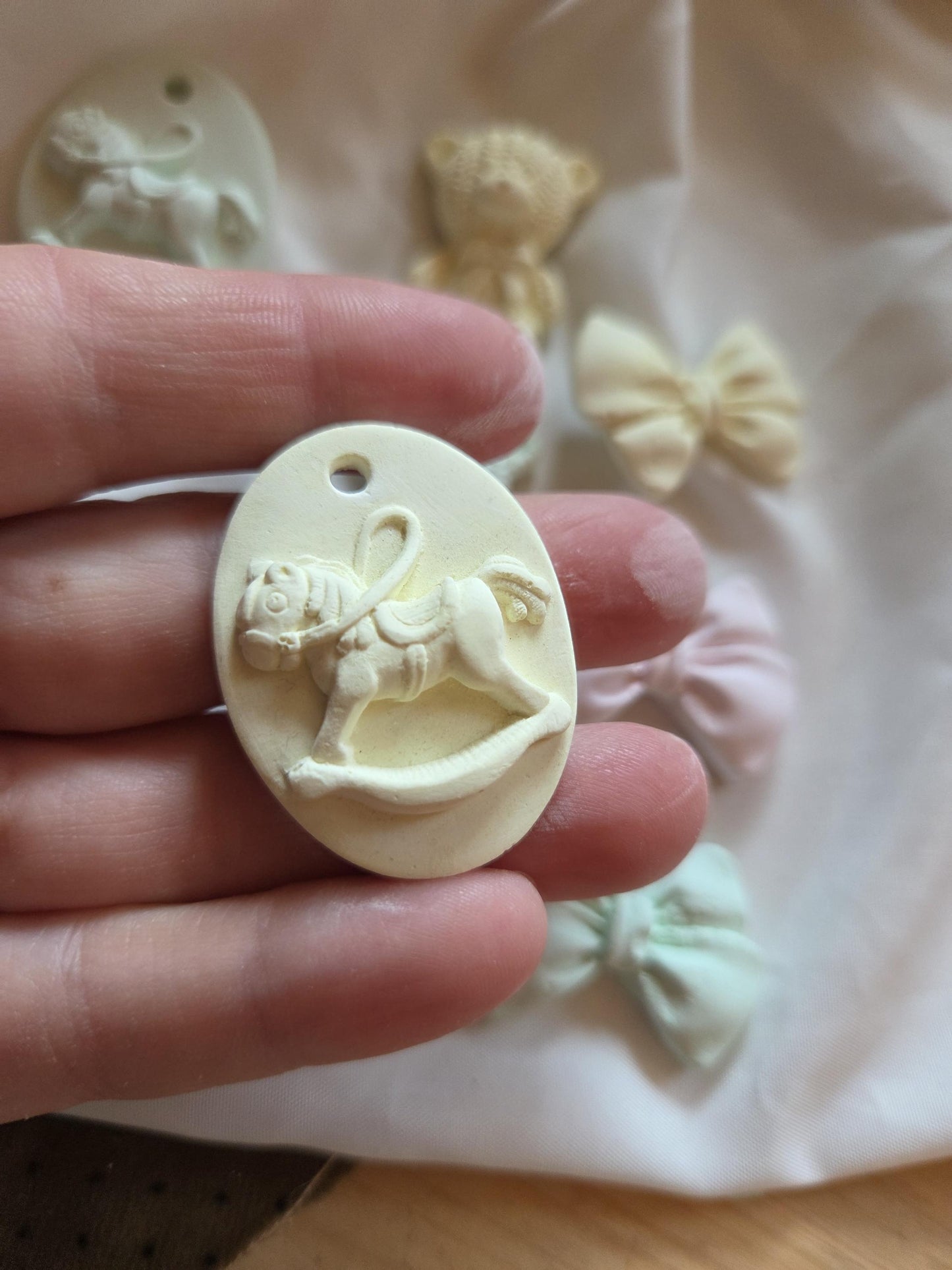 10 Gessetti Profumati  nascita/ battesimo,orsetto,orso,fiocco,cameo cavallino, cavallino , segnaposto,battesimo,comunione,nascita,bomboniere