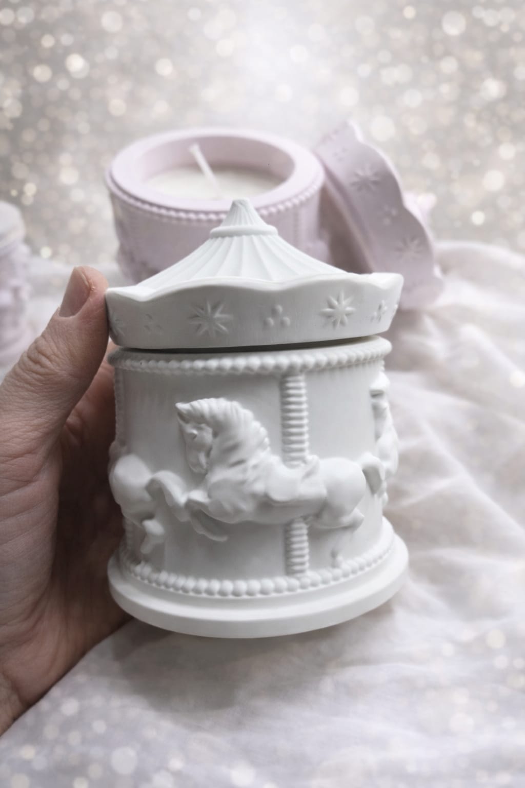 1 Bomboniera carousel/ contenitore  11x8,5cm   candela di soia  per  cresima, prima comunione ,matrimonio,battesimo