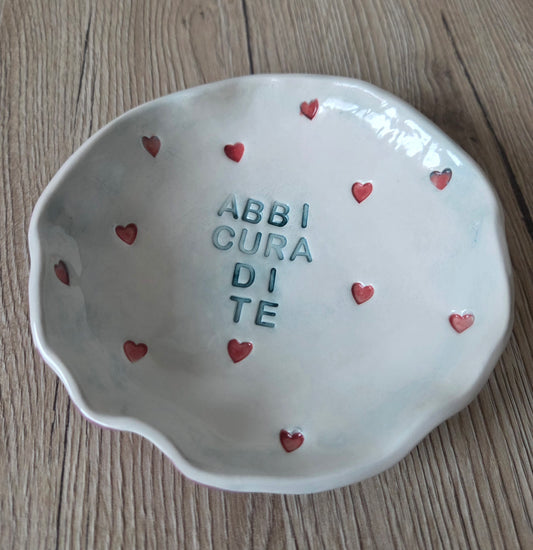 Piatto in ceramica fatto a mano con frase personalizzabile ,con cuori, bomboniera, regalo natale svuotatasche ,portagioie