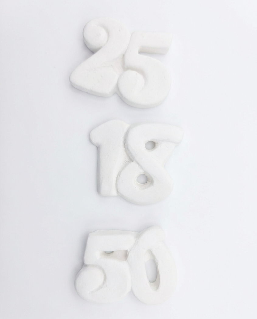 10 Gessetti profumati  50 anni,40 anni 25 anni,18 anni ,segnaposti matrimonio,comunione ,battesimo,cresima ,comunione