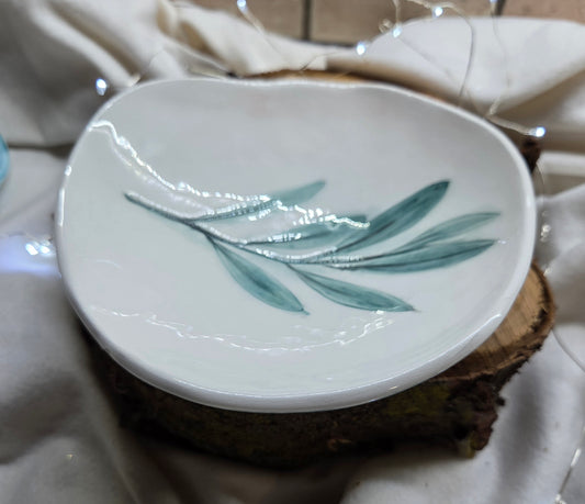 Piattini in ceramica fatti a mano con fiori e foglie impresse , bomboniere, svuotatasche ,portagioie