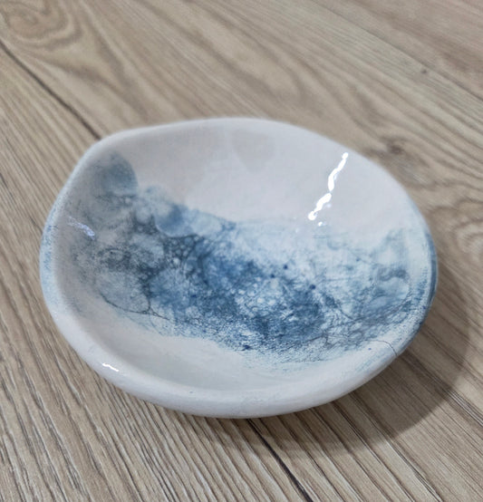 Piattini in ceramica fatti a mabo con fiori e foglie impresse , bomboniere,  svuotatasche ,portagioie